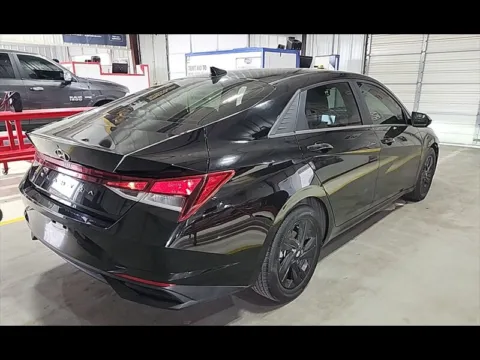 More photos of 2022 Hyundai ELANTRA SEL at Truck Solutions NM, NM