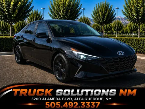 Black 2022 Hyundai Elantra SEL for sale in Albuquerque, NM