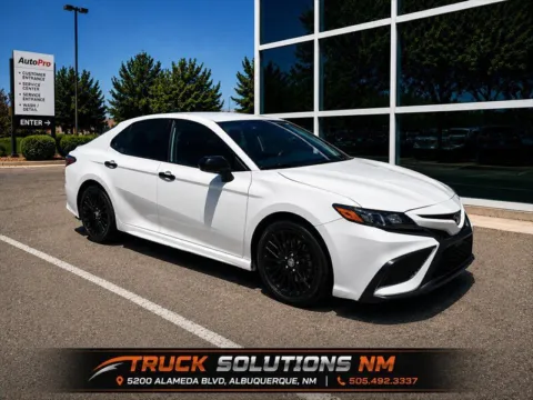 White 2022 Toyota Camry Hybrid Nightshade for sale in Albuquerque, NM