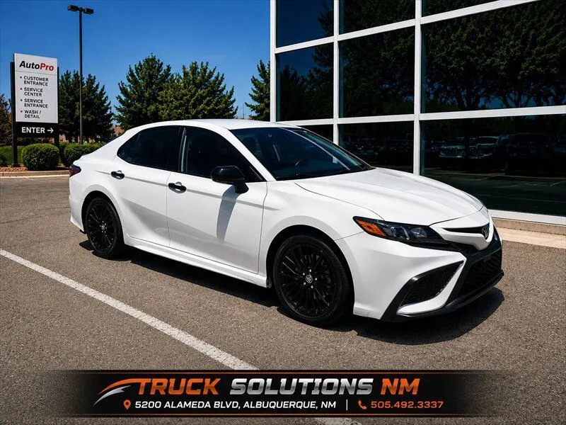 White 2022 Toyota Camry Hybrid Nightshade for sale in Albuquerque, NM