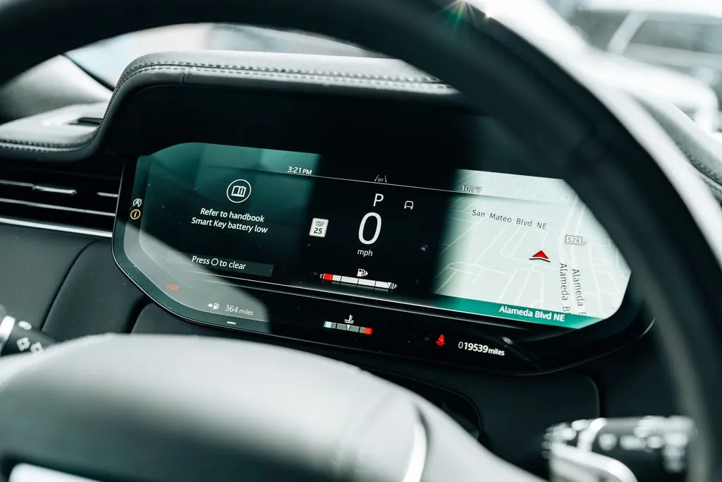 2025 Land Rover Range Rover SE - Photo 26