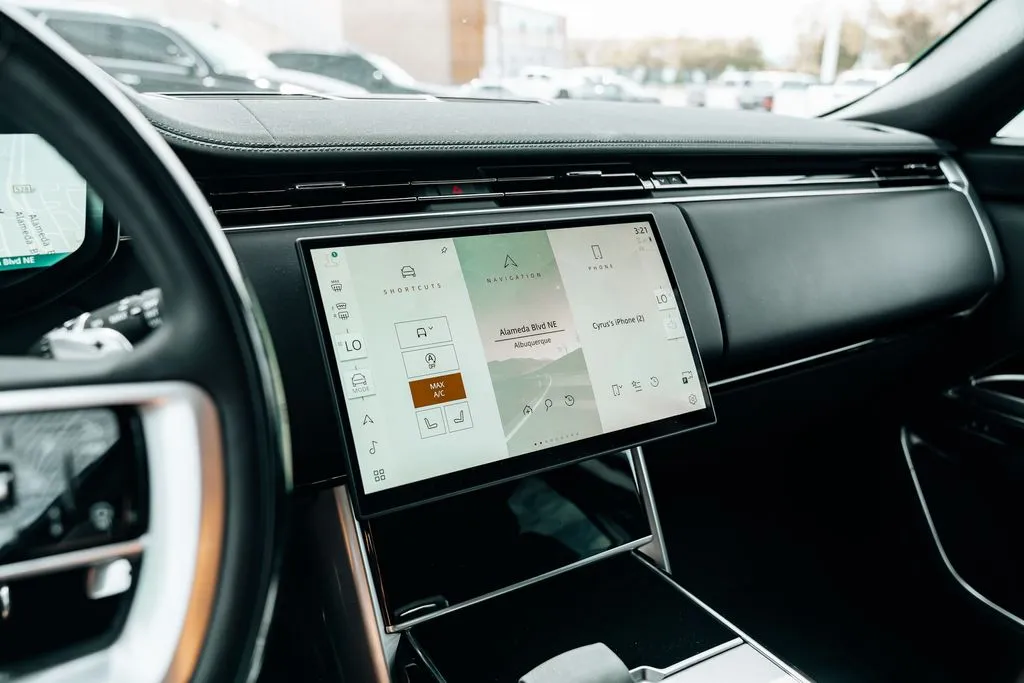 2025 Land Rover Range Rover SE - Photo 27
