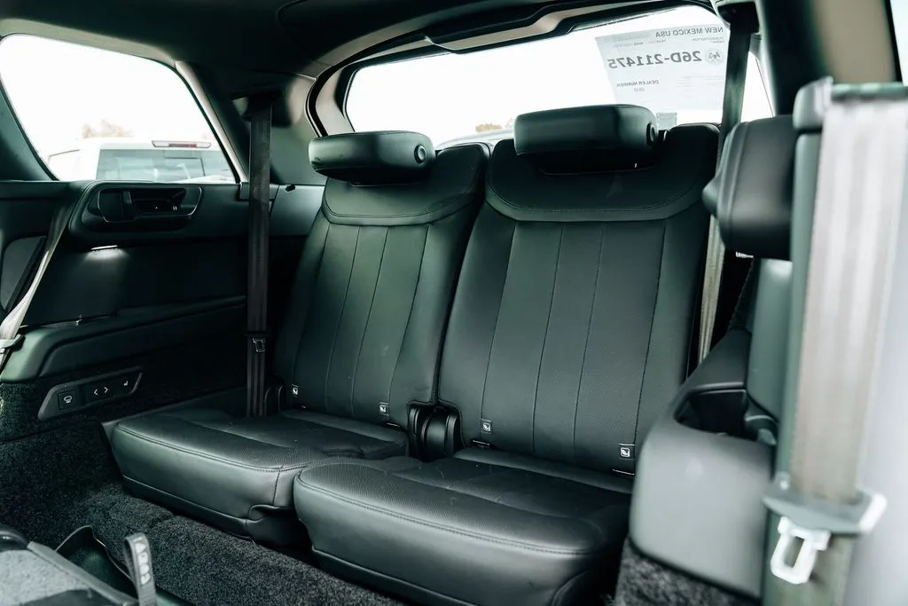 2025 Land Rover Range Rover SE - Photo 33