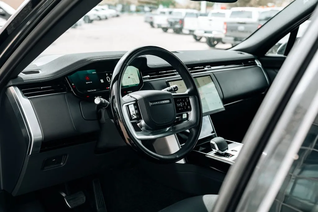 2025 Land Rover Range Rover SE - Photo 17