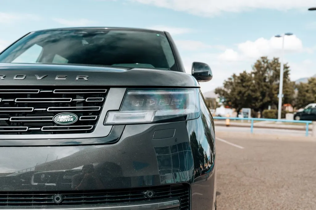 2025 Land Rover Range Rover SE - Photo 10