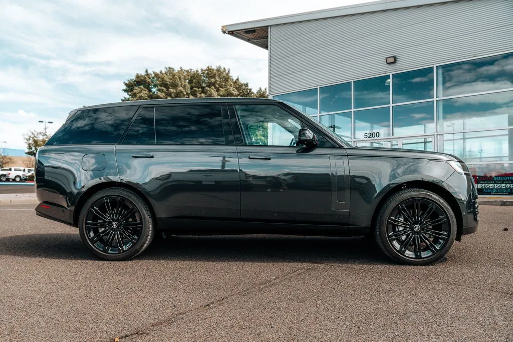 2025 Land Rover Range Rover SE - Photo 8