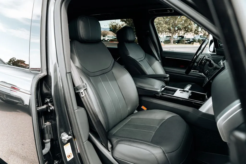 2025 Land Rover Range Rover SE - Photo 48