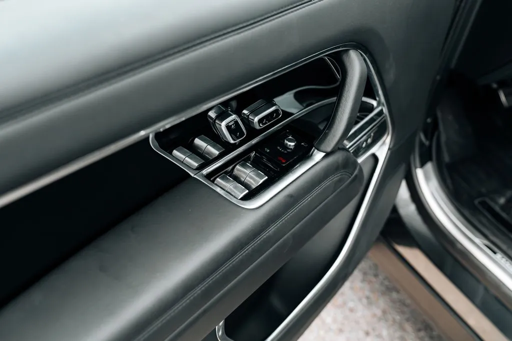 2025 Land Rover Range Rover SE - Photo 14
