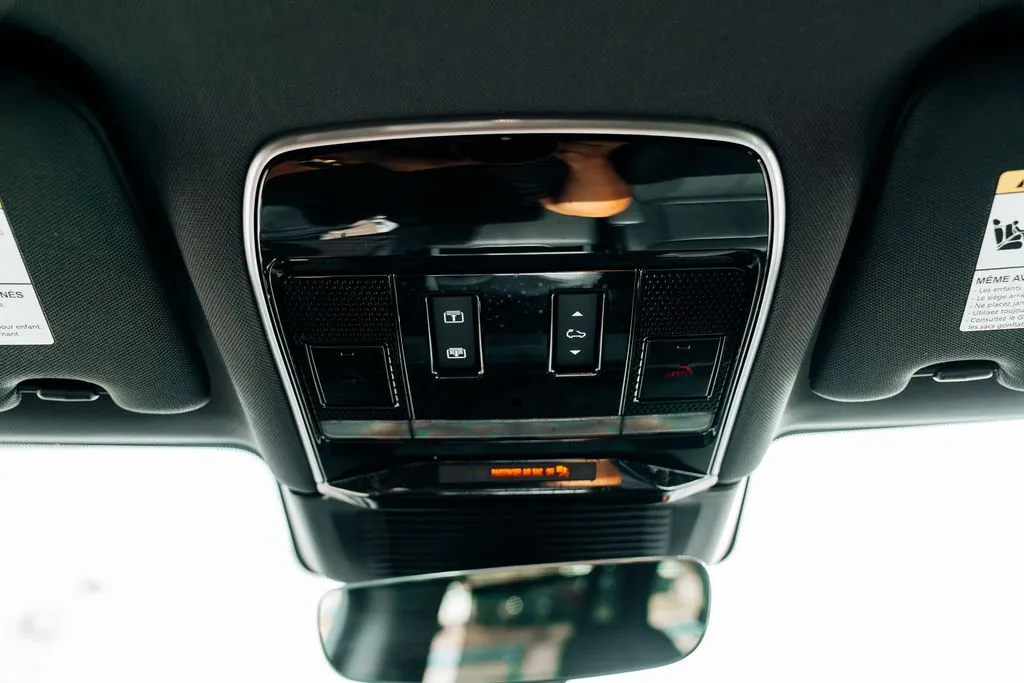 2025 Land Rover Range Rover SE - Photo 30