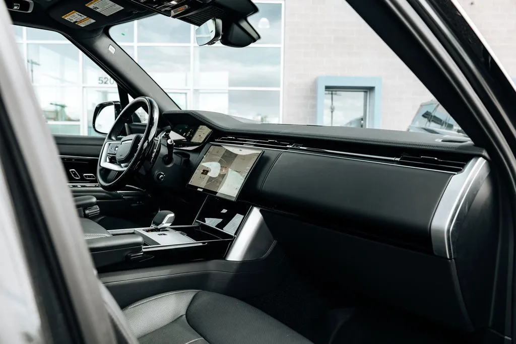 2025 Land Rover Range Rover SE - Photo 46