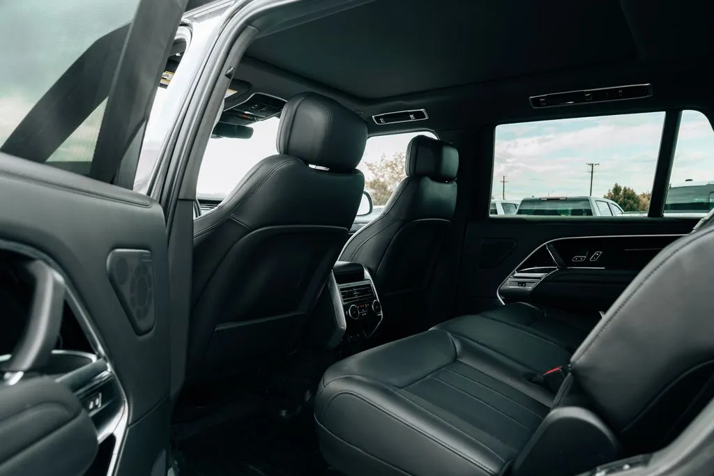 2025 Land Rover Range Rover SE - Photo 34