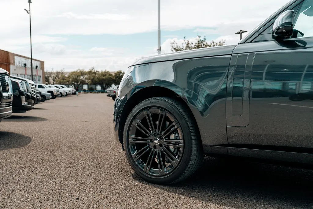 2025 Land Rover Range Rover SE - Photo 12