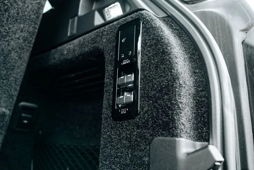2025 Land Rover Range Rover SE - Photo 42