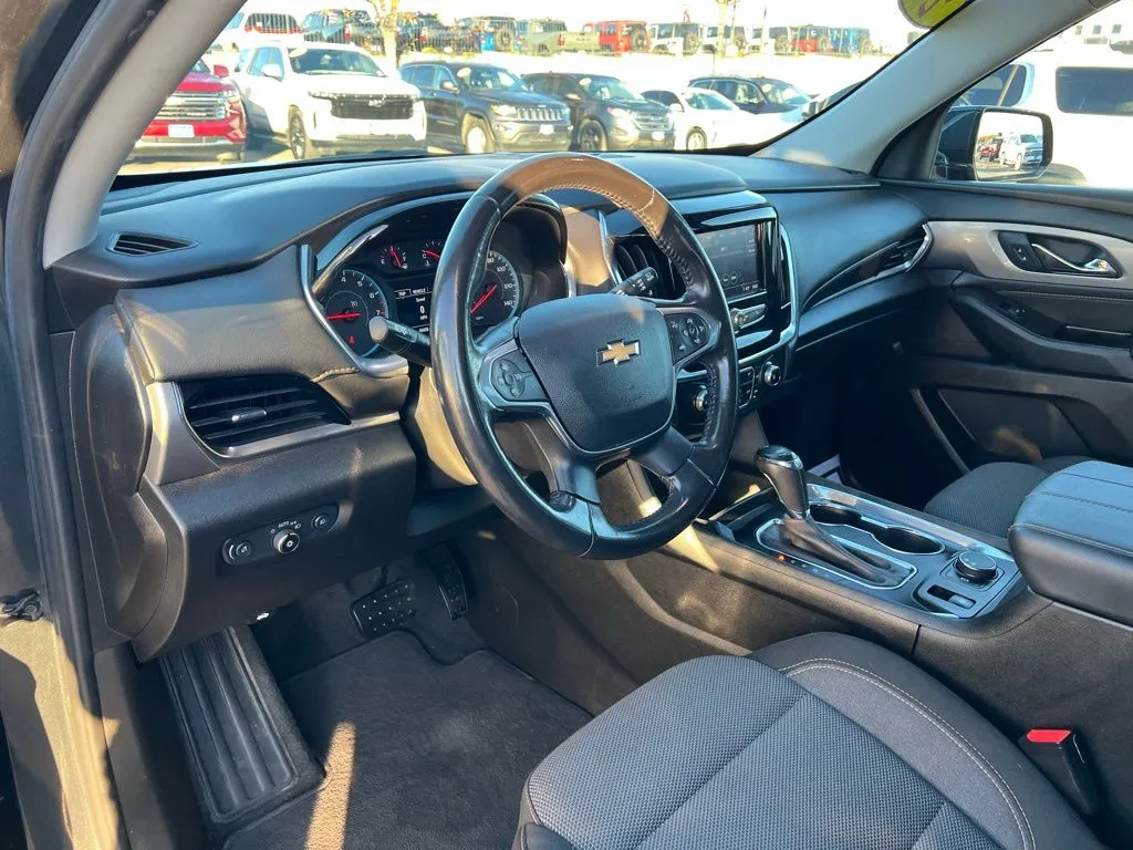 2020 Chevrolet Traverse Cloth photo 2