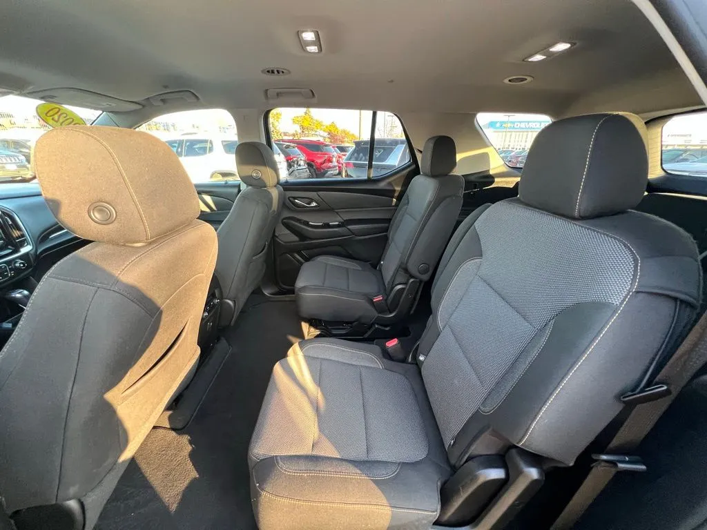2020 Chevrolet Traverse Cloth photo 3