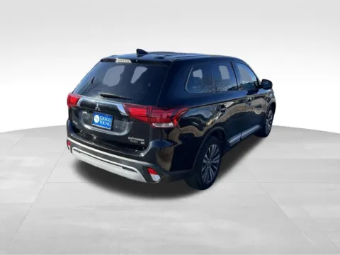 More photos of 2019 Mitsubishi Outlander SE at Gregg Young Chevrolet - Omaha, NE