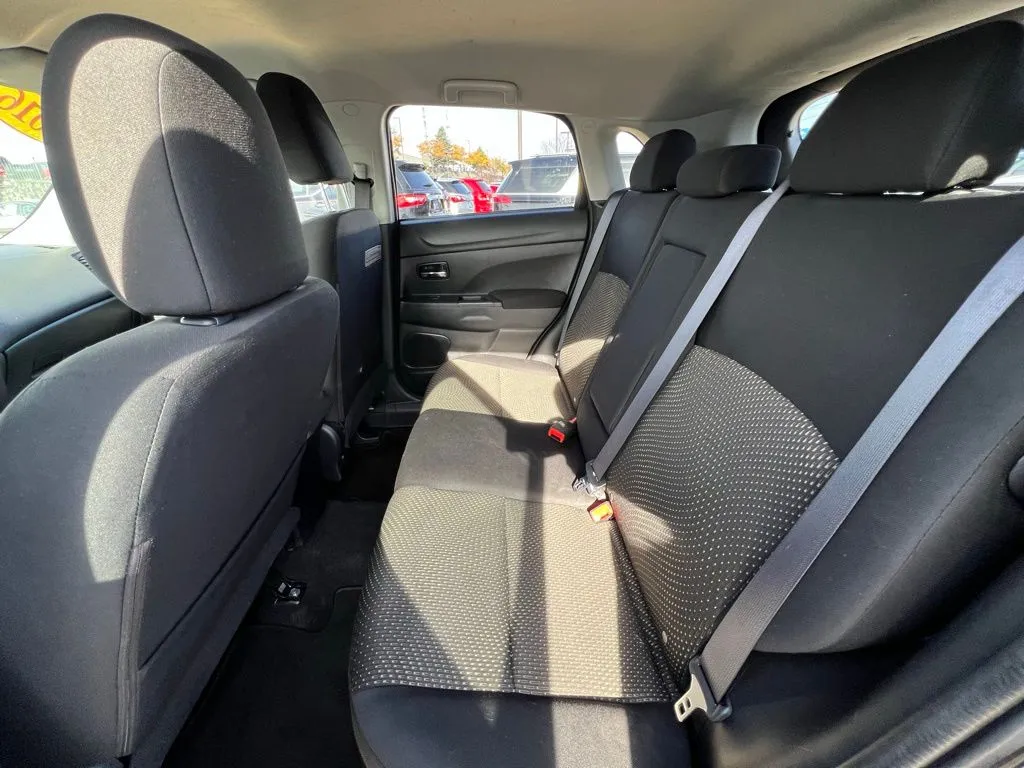 2016 Mitsubishi Outlander Sport ES photo 4