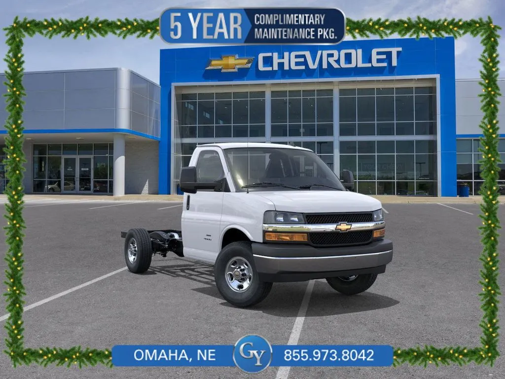2025 Chevrolet Express Cutaway Base's photo