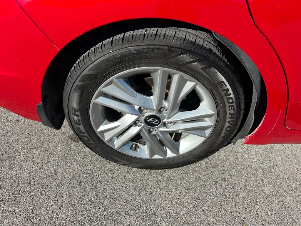 2020 Hyundai Elantra Value Edition photo 4