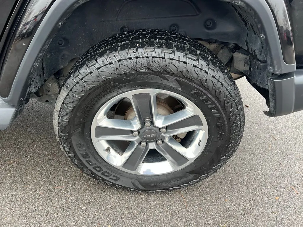 2019 Jeep Wrangler Unlimited Sahara photo 4