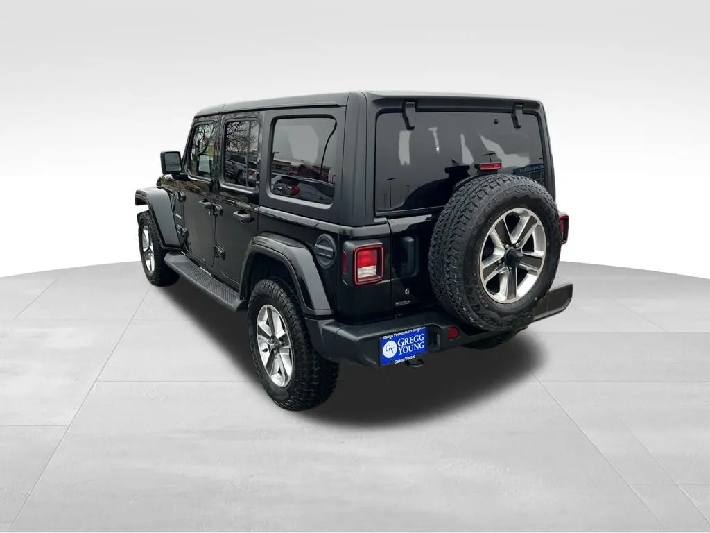2019 Jeep Wrangler Unlimited Sahara photo 2