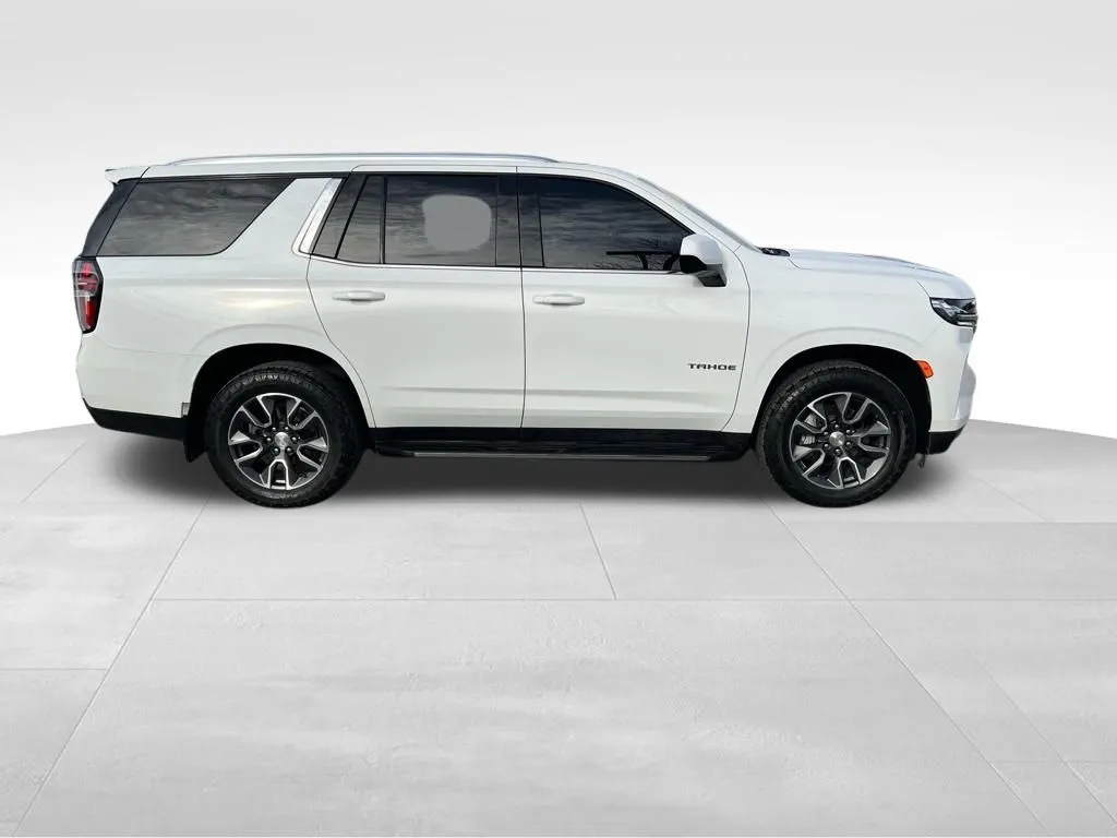 2021 Chevrolet Tahoe LT photo 2