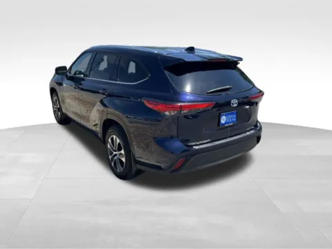 Another view of 2021 Toyota Highlander Hybrid XLE for sale in Omaha, NE at Gregg Young Chevrolet of Omaha