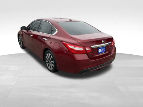More photos of 2017 Nissan Altima 2.5 SL at Gregg Young Chevrolet - Omaha, NE