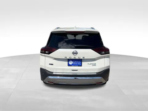 More photos of 2021 Nissan Rogue Platinum at Gregg Young Chevrolet of Omaha, NE