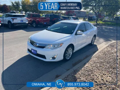 White 2013 Toyota Camry XLE for sale in Omaha, NE