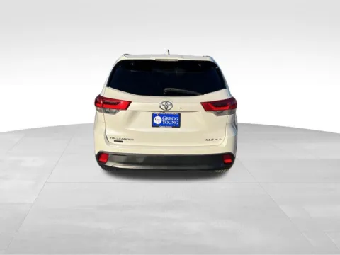 More photos of 2018 Toyota Highlander XLE at Gregg Young Chevrolet of Omaha, NE