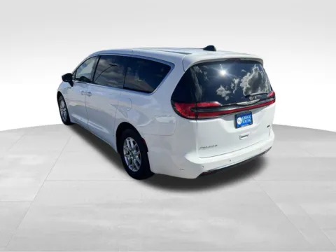 More photos of 2023 Chrysler Pacifica Touring L at Gregg Young Chevrolet of Omaha, NE