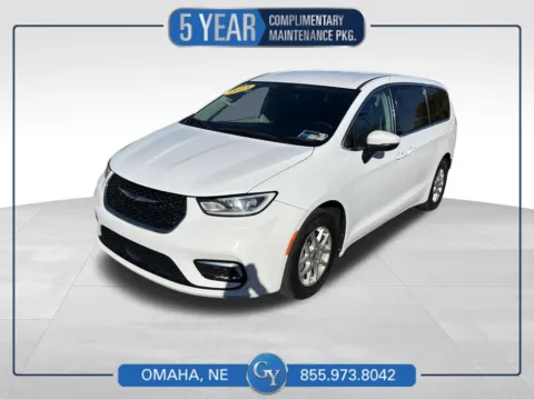 White 2023 Chrysler Pacifica Touring L for sale in Omaha, NE