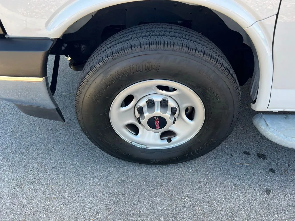 2023 Gmc Savana Cargo 2500 photo 4