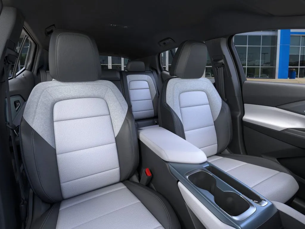 2026 Chevrolet Equinox EV 1LT photo 3