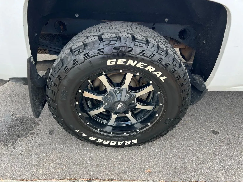 2018 Chevrolet Silverado 1500 LTZ photo 2