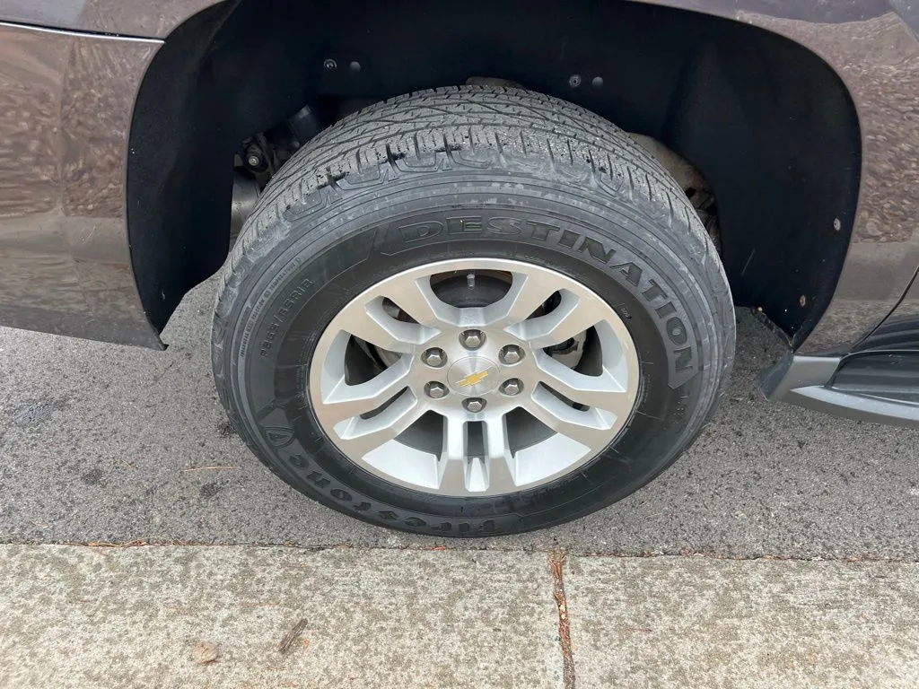 2015 Chevrolet Suburban LT photo 4