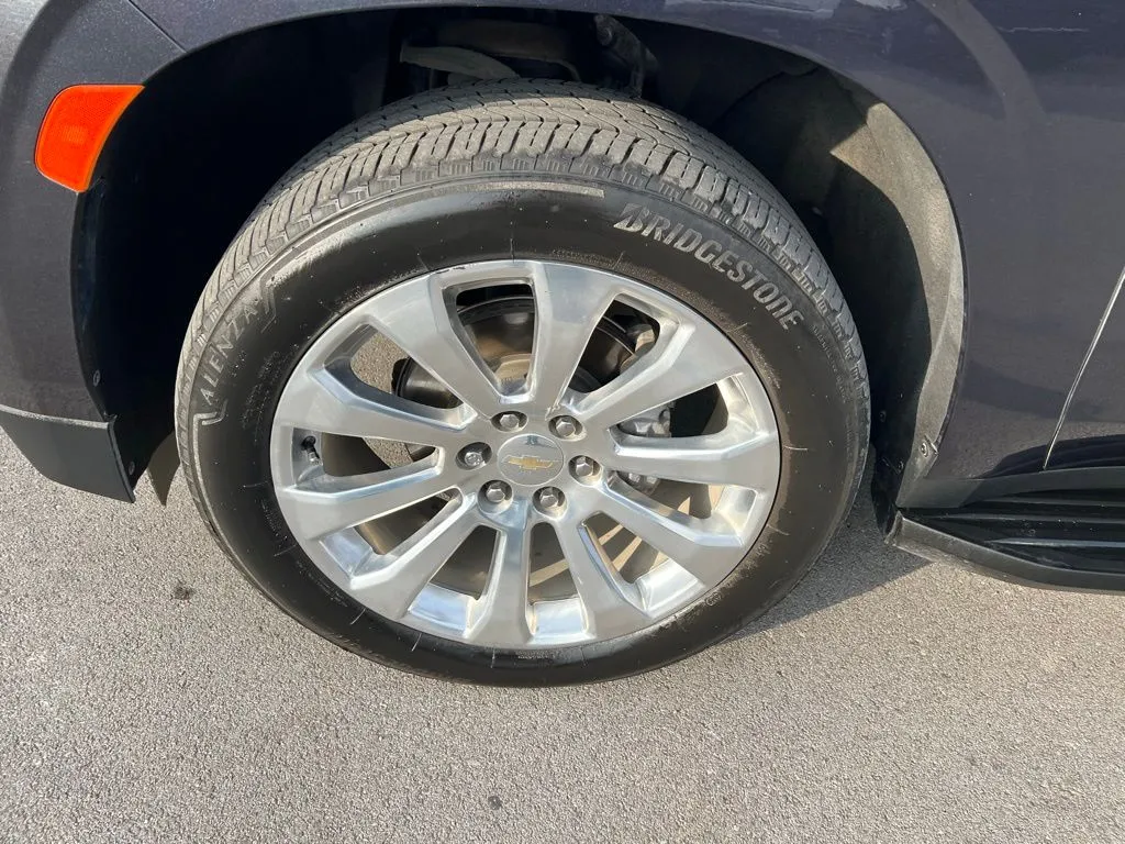 2022 Chevrolet Suburban Premier photo 4