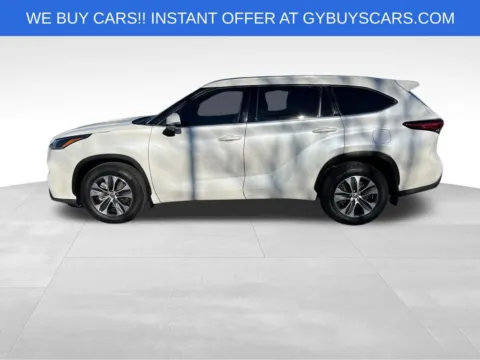 Photos of 2021 Toyota Highlander XLE for sale in Omaha, NE at Gregg Young Chevrolet - Omaha