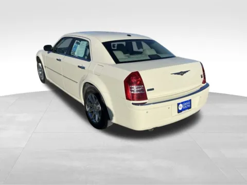 More photos of 2006 Chrysler 300C at Gregg Young Chevrolet of Omaha, NE
