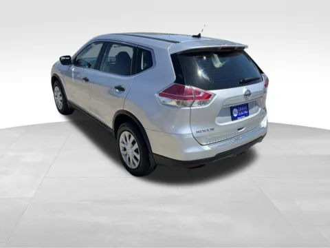 More photos of 2016 Nissan Rogue S at Gregg Young Chevrolet of Omaha, NE