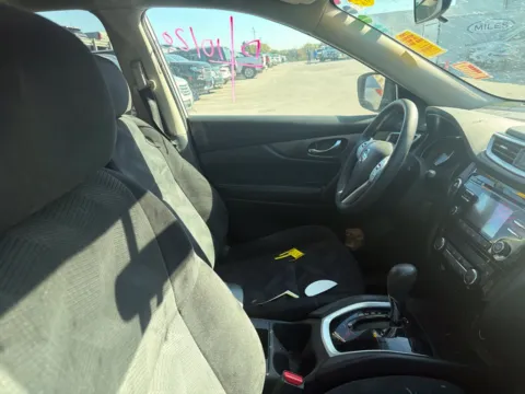 More photos of 2014 Nissan Rogue SV at Gregg Young Chevrolet of Omaha, NE