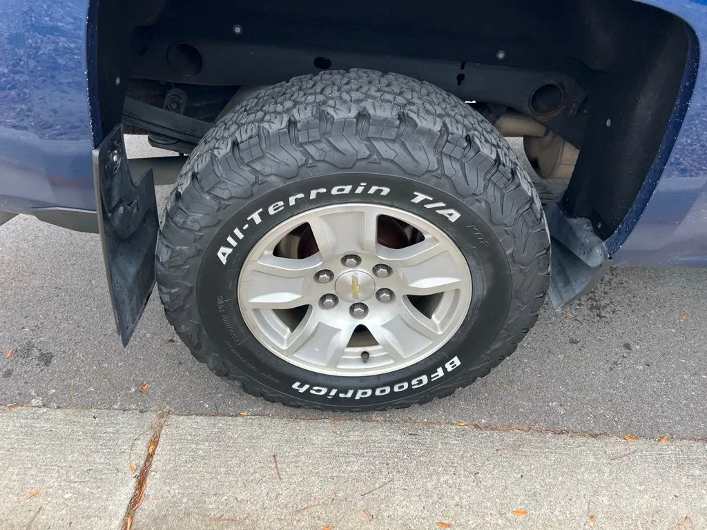 2018 Chevrolet Silverado 1500 LT photo 4