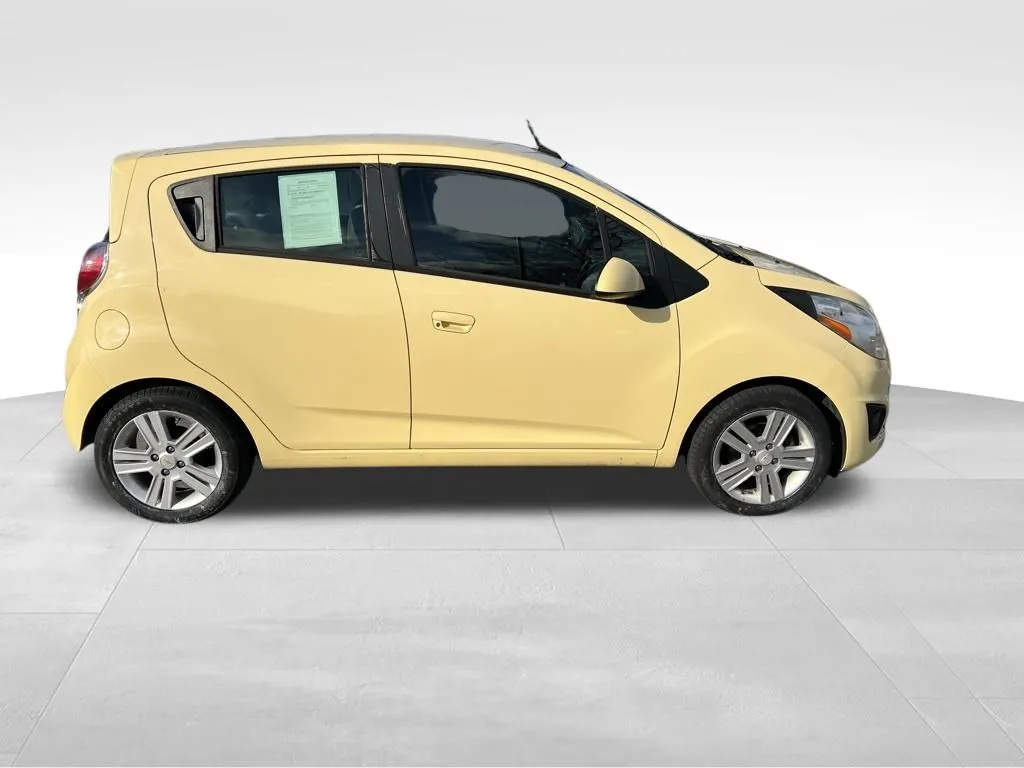 2014 Chevrolet Spark 1LT photo 2