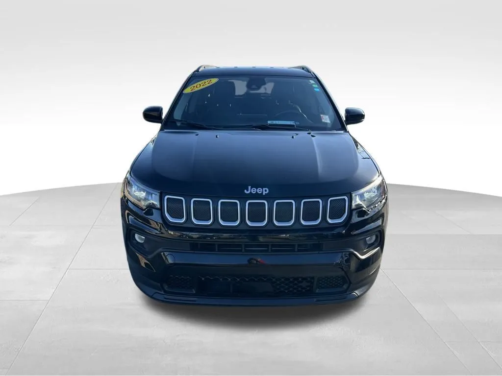 2022 Jeep Compass Latitude Lux photo 2