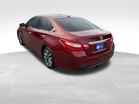More photos of 2017 Nissan Altima 2.5 SL at Gregg Young Chevrolet - Omaha, NE