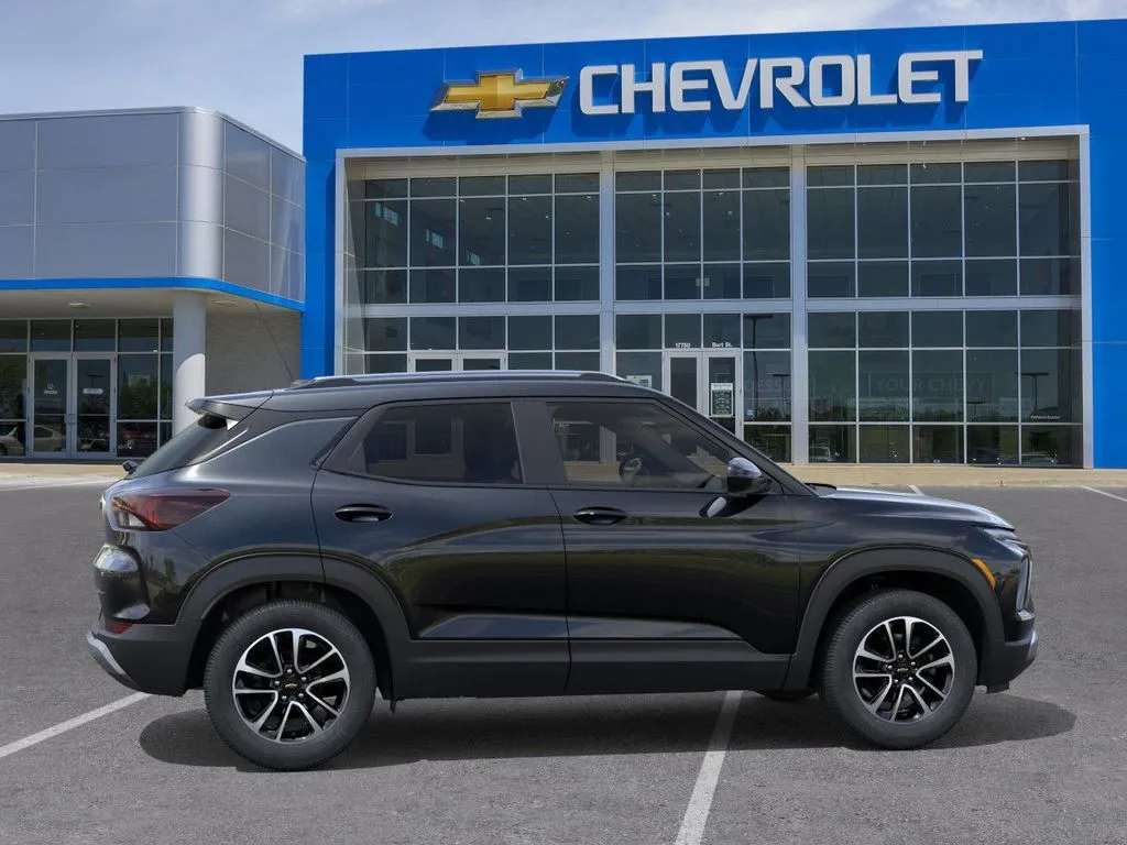 2026 Chevrolet Trailblazer LT photo 2