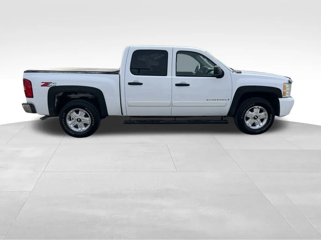 2007 Chevrolet Silverado 1500 LT photo 3