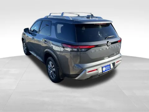 More photos of 2022 Nissan Pathfinder SL at Gregg Young Chevrolet - Omaha, NE