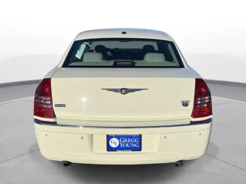 More photos of 2006 Chrysler 300 C at Gregg Young Chevrolet - Omaha, NE